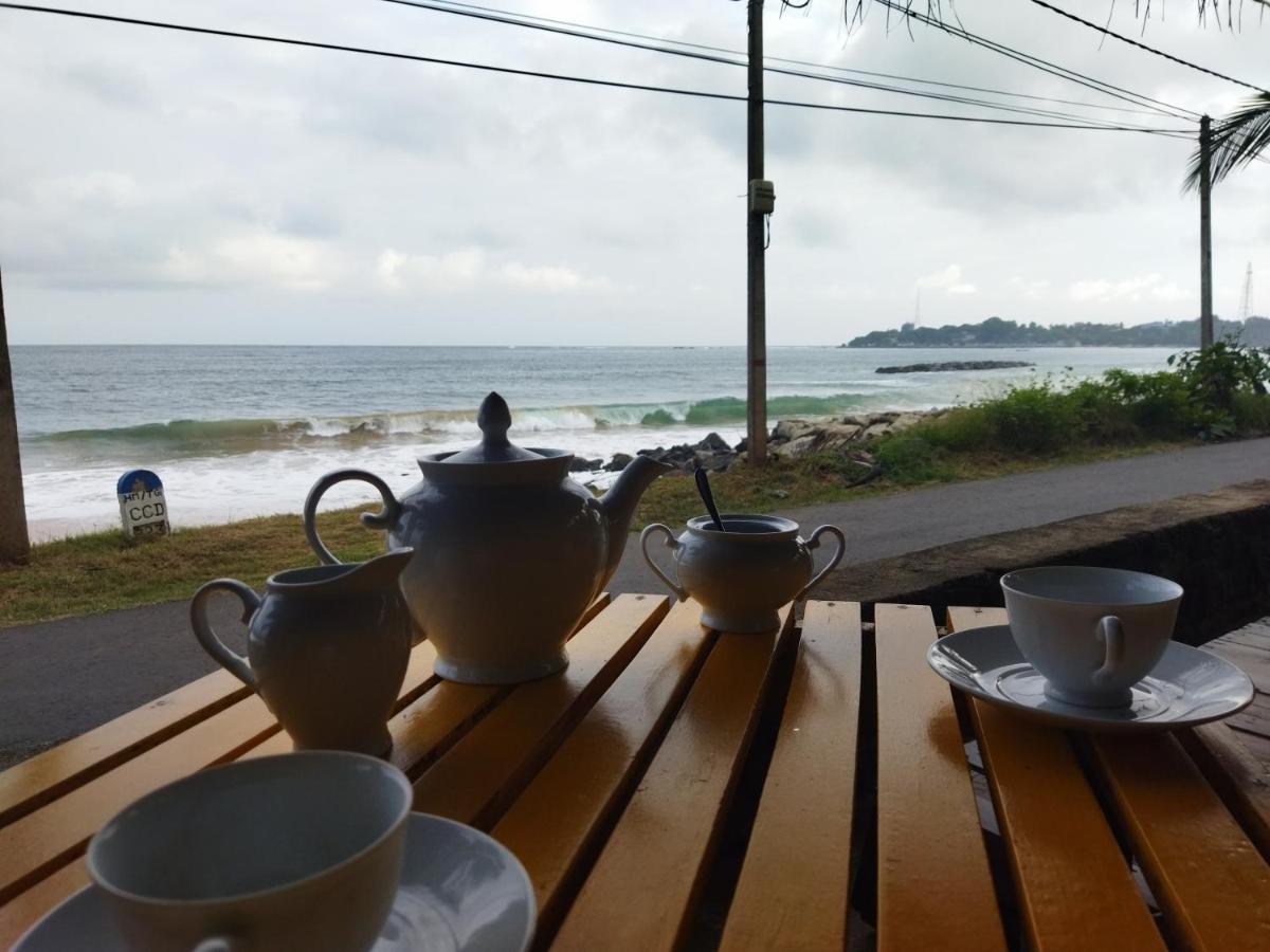 Sunchaser Beach Hotel Tangalle Exterior photo